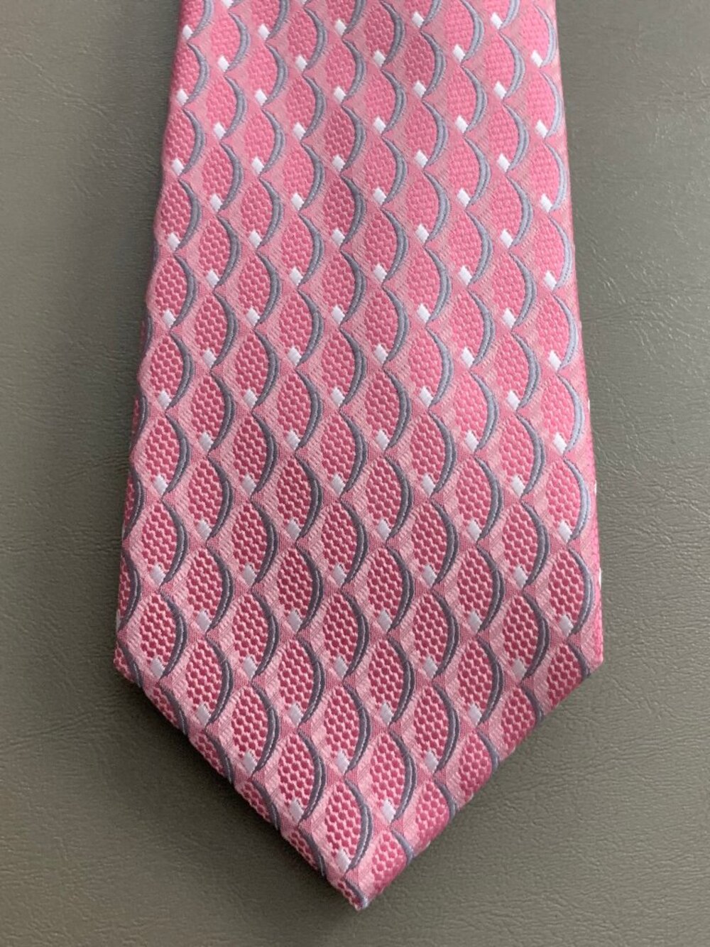 Perry Ellis Men's 3'' 100% Polyester Neck Tie, Pink With Gray Oren Geometric
